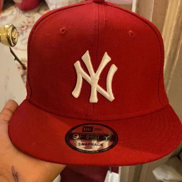 Pink brim fitted